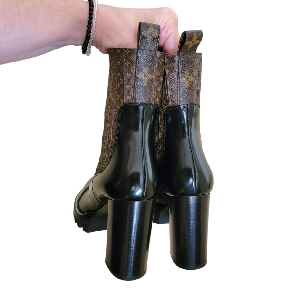 Louis Vuitton Glossy Black and Textured Brown Booties - Picture 4 of 15